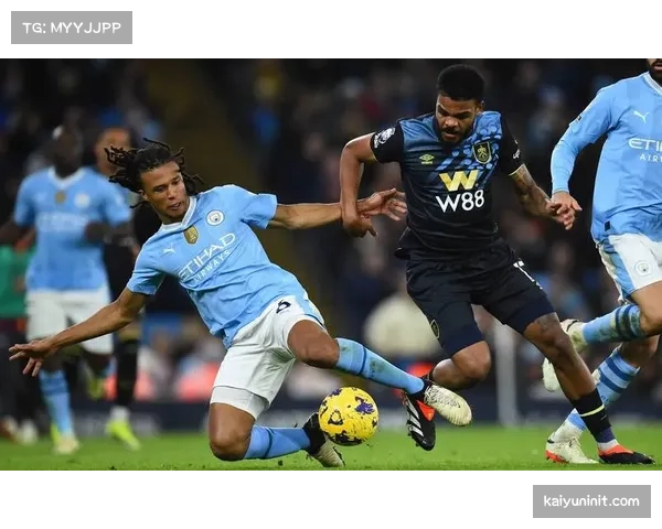 实时：伯恩利前锋福斯特伤退，疑似大腿肌肉拉伤